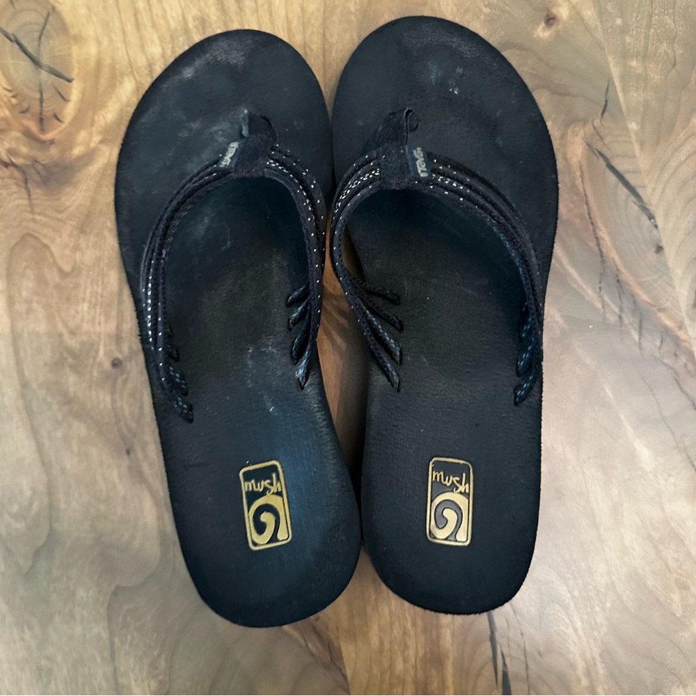Teva Black Flip Flop Sandals Cushioned Footbed Size 7